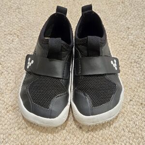 VivoBarefoot 8T (24T) Shoe